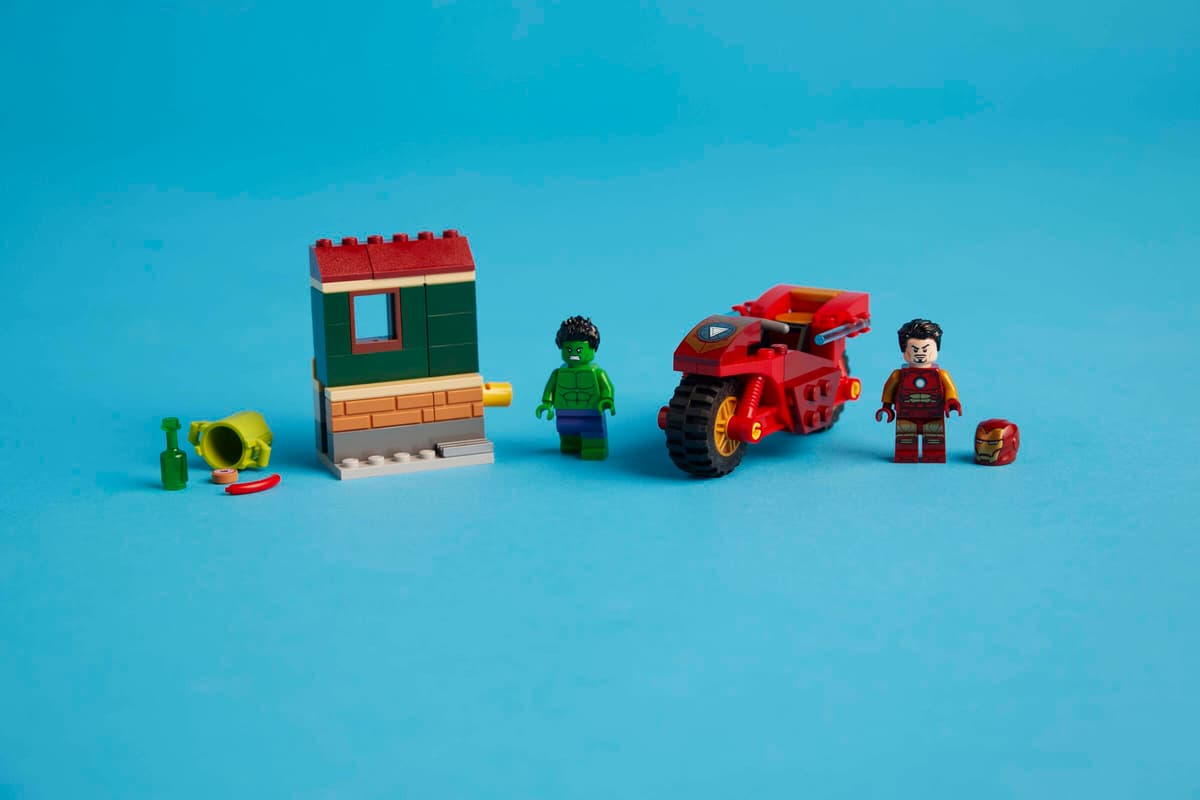 Marvel: Iron Man with Bike and The Hulk 76287