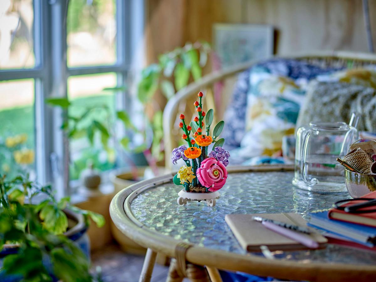 Botanicals: Mixed Flowerpot 40762