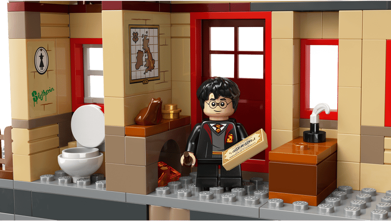 Harry Potter:  Hogwarts Express ™ Train Set with Hogsmeade Station™ 76423