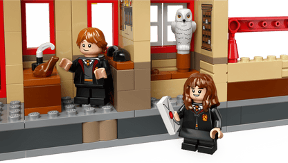 Harry Potter:  Hogwarts Express ™ Train Set with Hogsmeade Station™ 76423