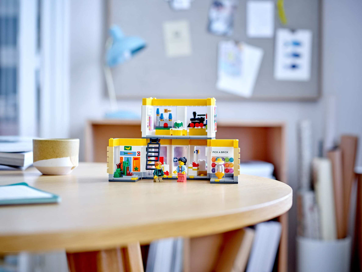 LEGO Exclusives:  LEGO® Brand Store 40574