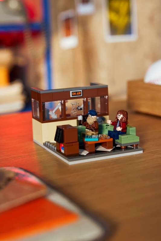 LEGO Exclusives:  Stranger Things: WSQK Radio Station 40891