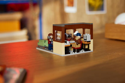 LEGO Exclusives:  Stranger Things: WSQK Radio Station 40891