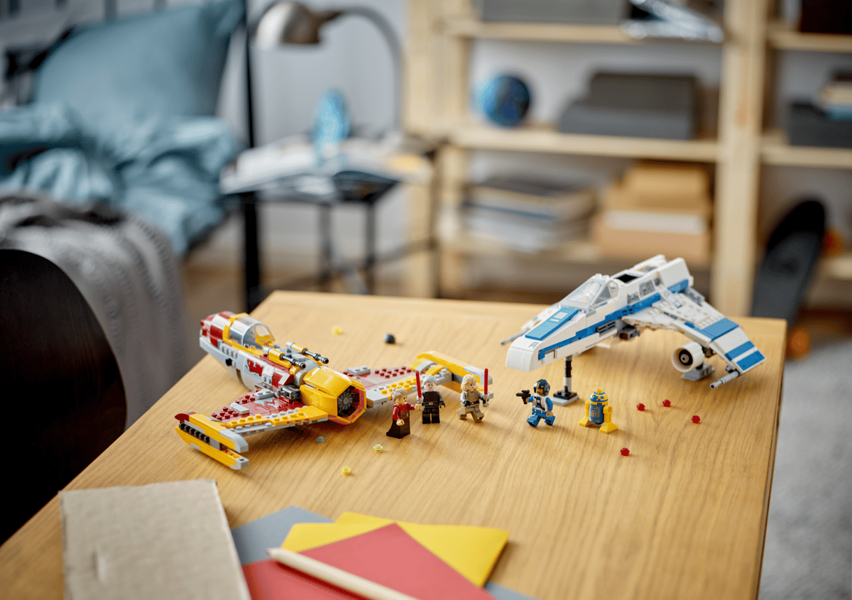 Star Wars:  New Republic E-Wing vs. Shin Hati's Starfighter 75364