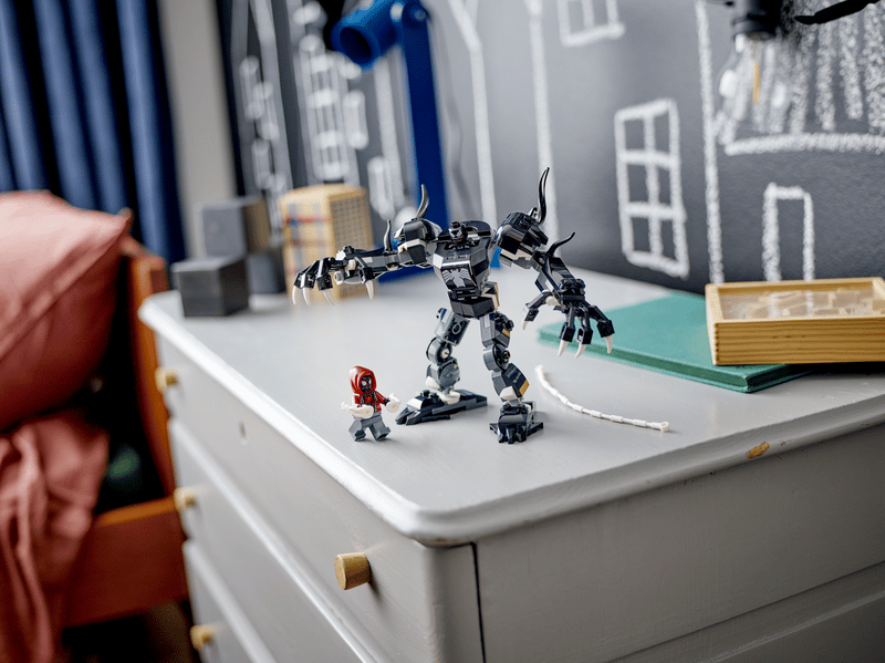 Marvel:  Venom Mech Armor vs. Miles Morales 76276